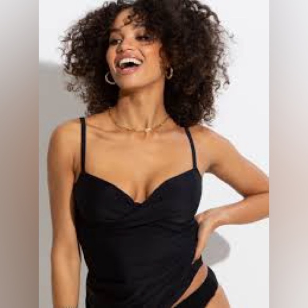 Micas solid black tank top size M 3-11